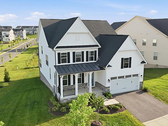 4th image of 7548 Zoe Ln