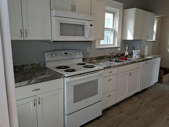 2nd image of 1-301 W 33rd St #1
