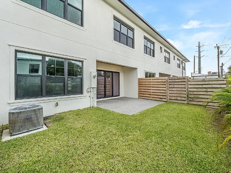 111 Watson Dr — Photo 7