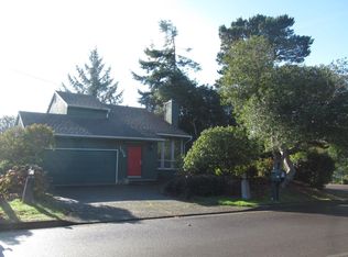 1016 8th St, Florence, OR 97439