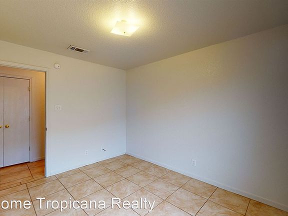 4th image of 2107 Schorn Dr APT A