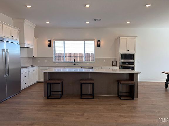 2nd image of 8301 Merrion Square Ave
