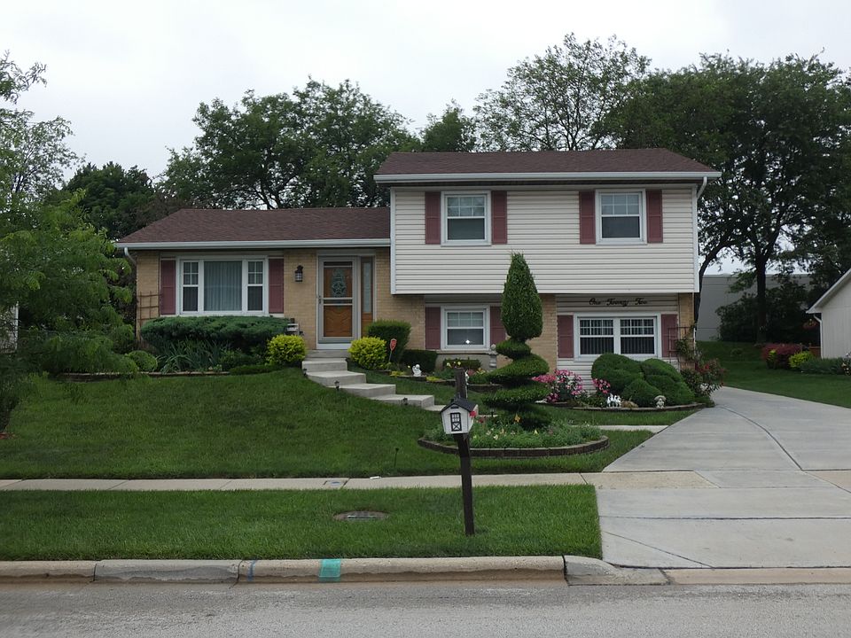 1st image of 122 E Stevenson Dr