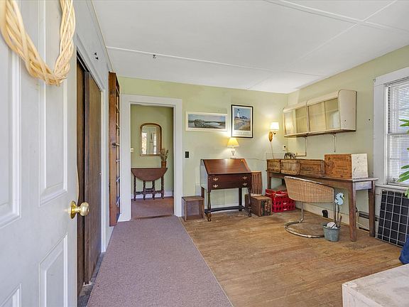 4th image of 58 Loomis Lane