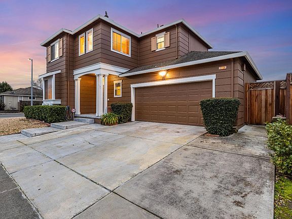 3rd image of 2200 Bellevue Ranch