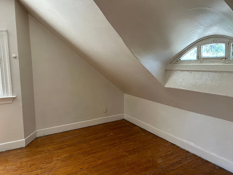 126 Rochambeau Ave #2 — Photo 5