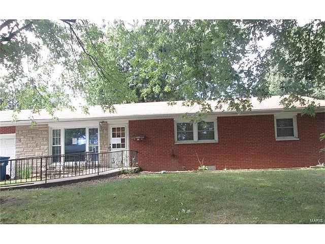 448 Sanders St photo 1