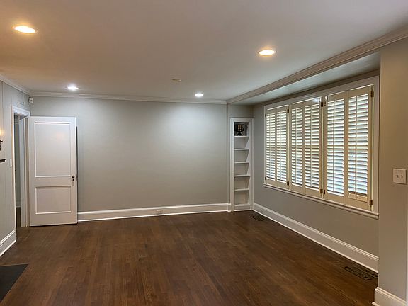 5th image of 305 E Jane St