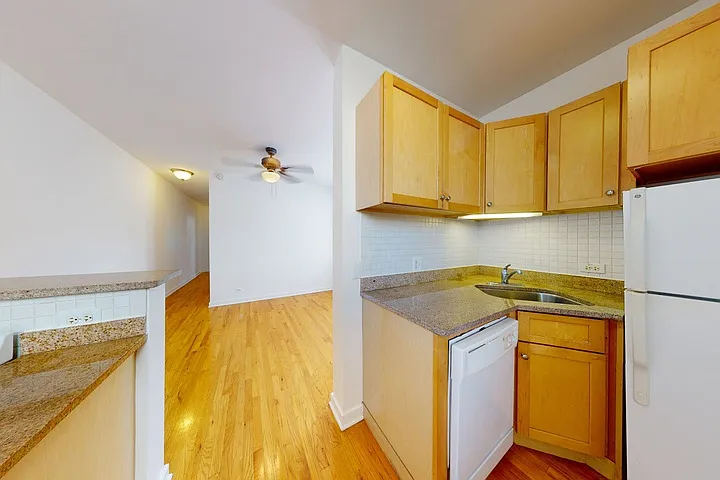Kenwood Court — Photo 12