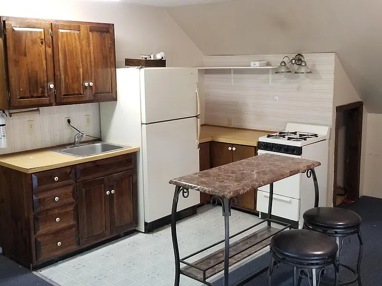4 Mechanic St #B3 — Photo 2