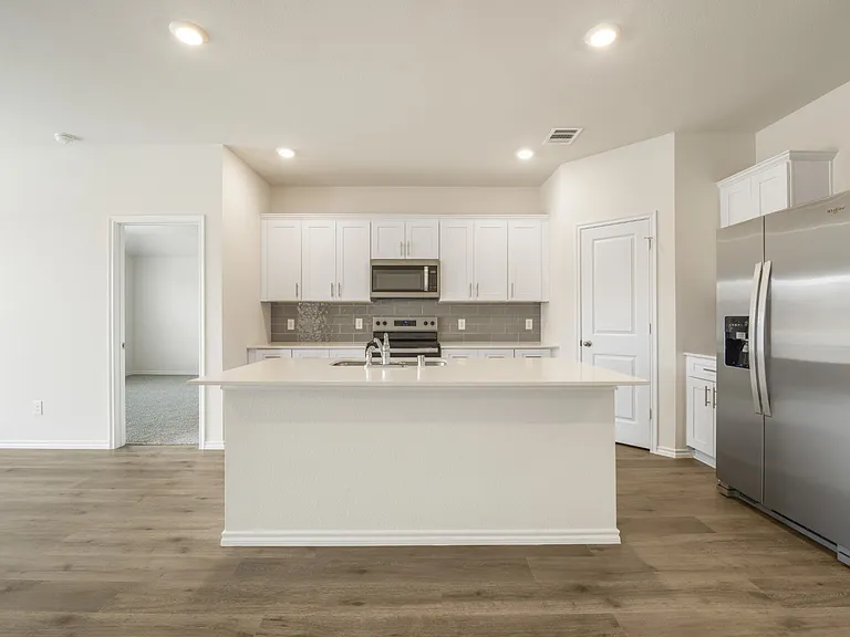 1558 Brooke Dr — Photo 3