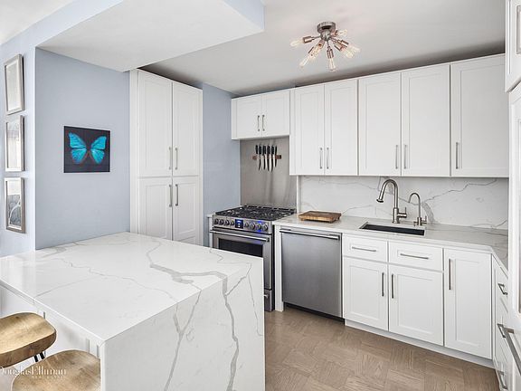 5th image of 15 W 72nd St APT 3E