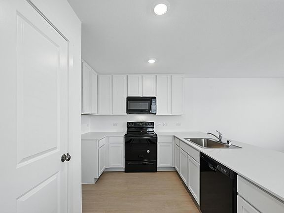 4th image of 907 Sandhill Crane Ln