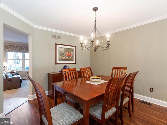 5th image of 22 Yorkshire Dr