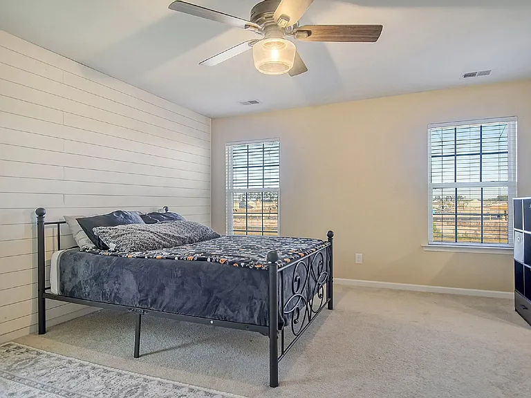 838 Redbud Ln — Photo 17