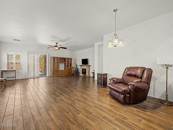 3rd image of 1388 W Camino Buenos Aires