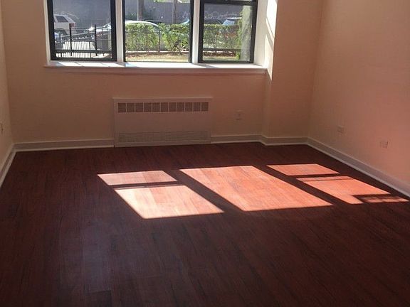 3rd image of 1411 Avenue V APT 1L