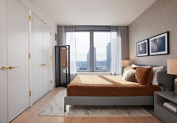 3rd image of 3 Court Sq APT 1608