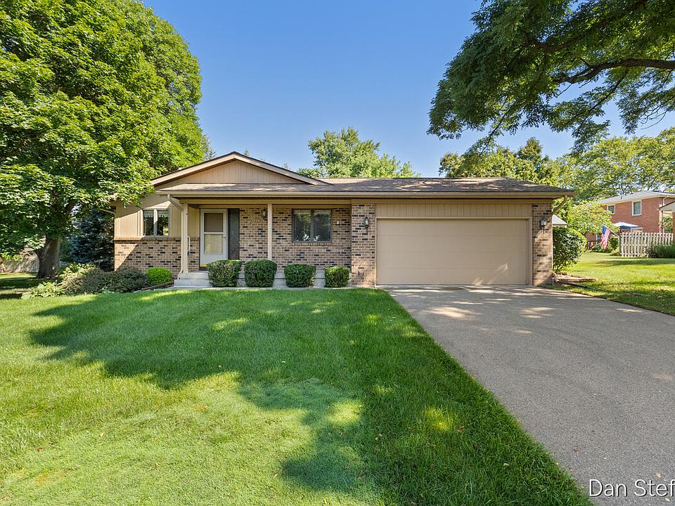 1st image of 2121 Dewberry Dr NE