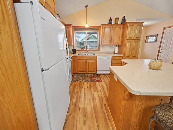 5th image of 828 Aspen Cir
