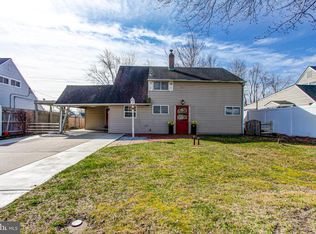 66 Idolstone Rd, Levittown, PA 19057