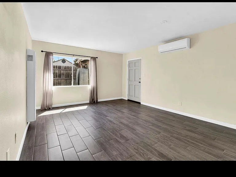 3736 46th St — Photo 3