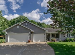 2111 Bordeaux Ct, Eau Claire, WI 54703