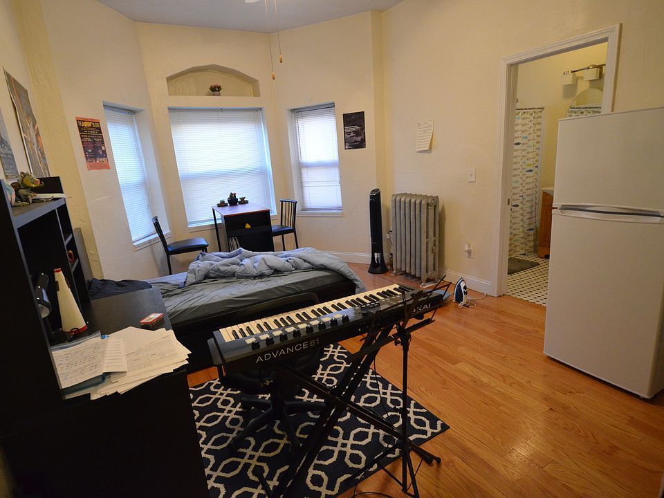 2nd image of 52 Westland Ave APT 1
