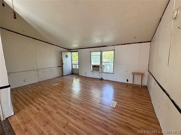 5th image of 502 W Haven Dr