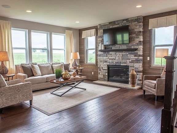 3rd image of 139 Brookside Cir