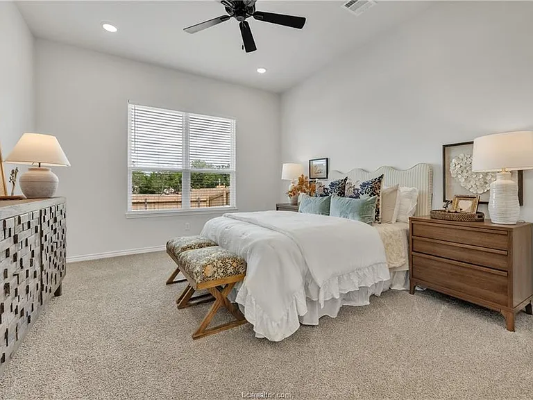 2545 Leyla Ln — Photo 14