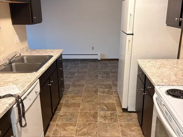 714 11th St NW, Valley City, ND 58072