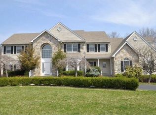 5 Downing Ct, Chester, NJ 07930