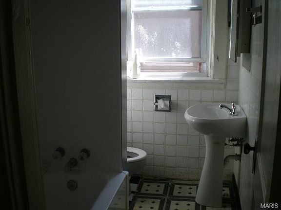 5th image of 3019-3021 Magnolia Ave