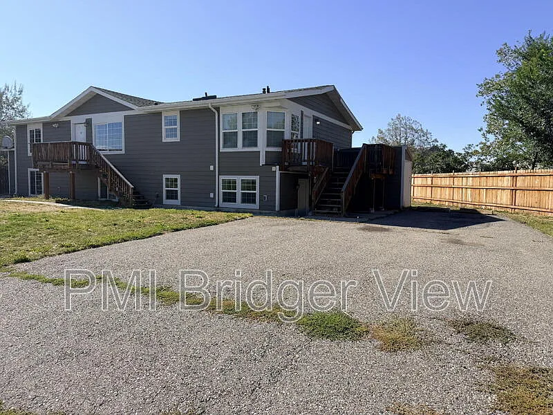 3 bed, 2.0 bath, 1458 sqft, $2,400 — Photo 2