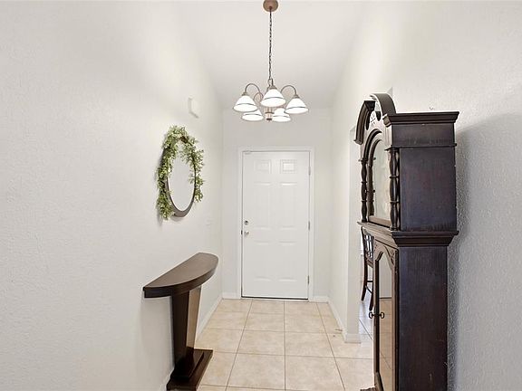5th image of 1427 Crossview St