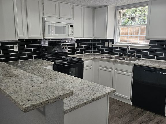 3rd image of 4002 W Pioneer Dr