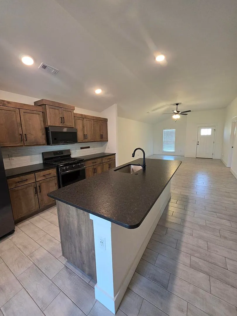 Beautiful 3-Bedroom/ 2 Bathroom Home in Oronogo, MO 333 Greystone! — Photo 3