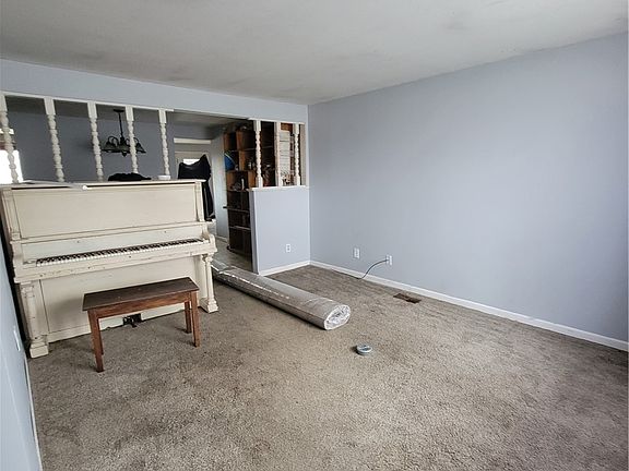 2nd image of 7431 Troy Manor Rd