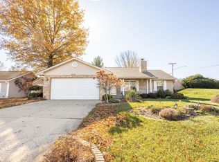 2200 Ellington Dr, Belleville, IL 62221