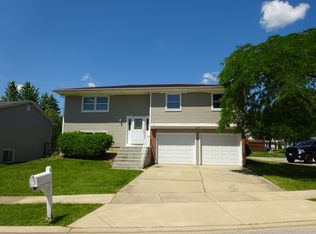 4432 Trailside Ct, Hoffman Estates, IL 60192