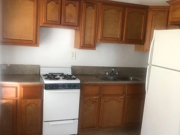 5th image of 320 Maine Ave APT 3