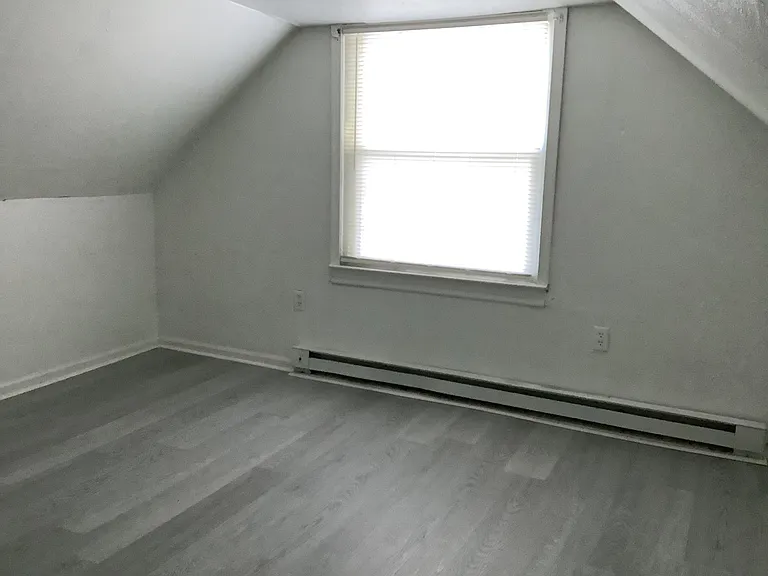 719 Lanier Cres — Photo 10