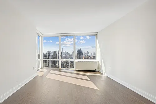 125 W 31st St #37L Photo 1
