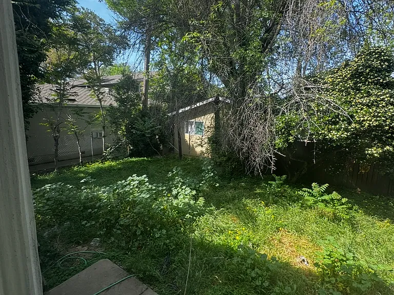 837 N Madison St — Photo 16