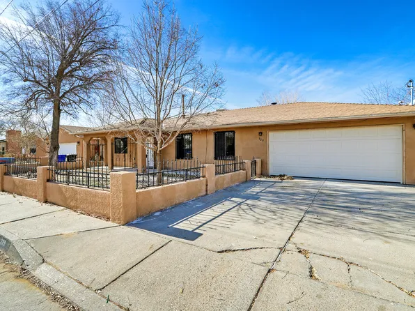 329 46th St NW, Albuquerque, NM 87105