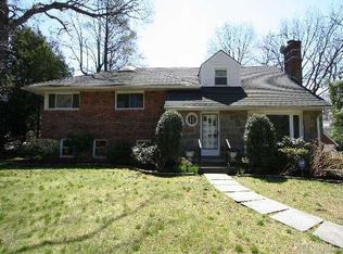 60 Beacon Hill Rd, Port Washington, NY 11050