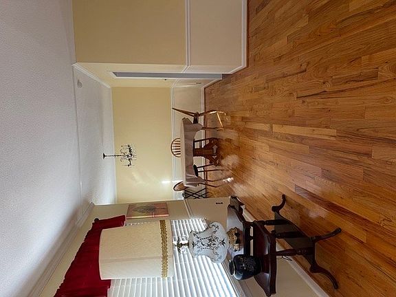 2nd image of 2692 Hillcrest Ave