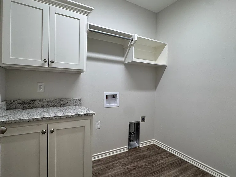 3704-3784 Cottage Park Cir — Photo 19