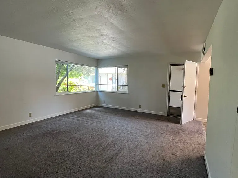 435 Ocean View Ave — Photo 9